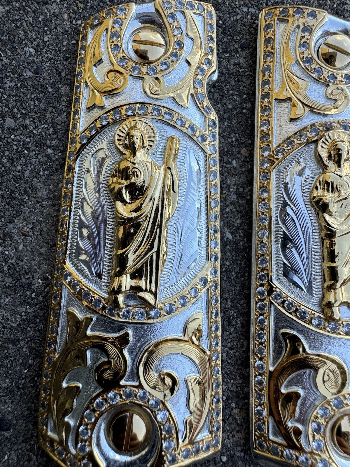 1911 ZIRCONIA 45 38 SUPER COLT SAN JUDAS GOLD GUN PISTOL GRIP CACHAS & 24KSCREW