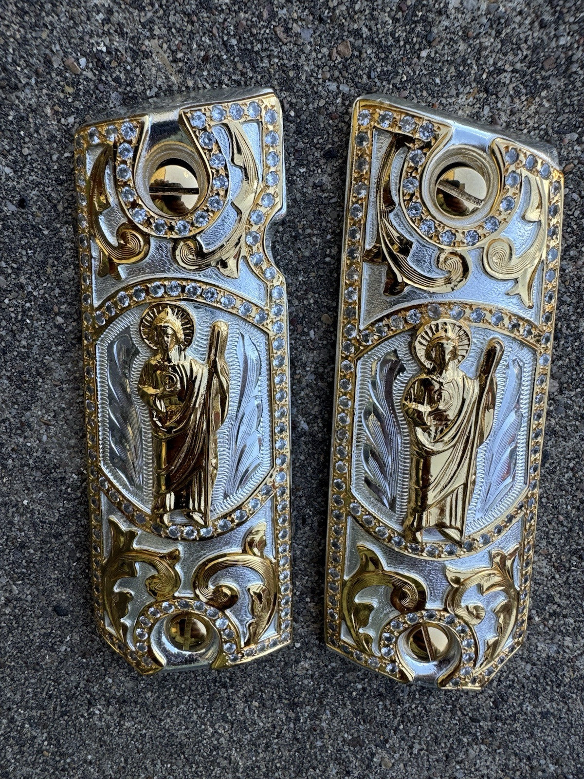 1911 ZIRCONIA 45 38 SUPER COLT SAN JUDAS GOLD GUN PISTOL GRIP CACHAS & 24KSCREW