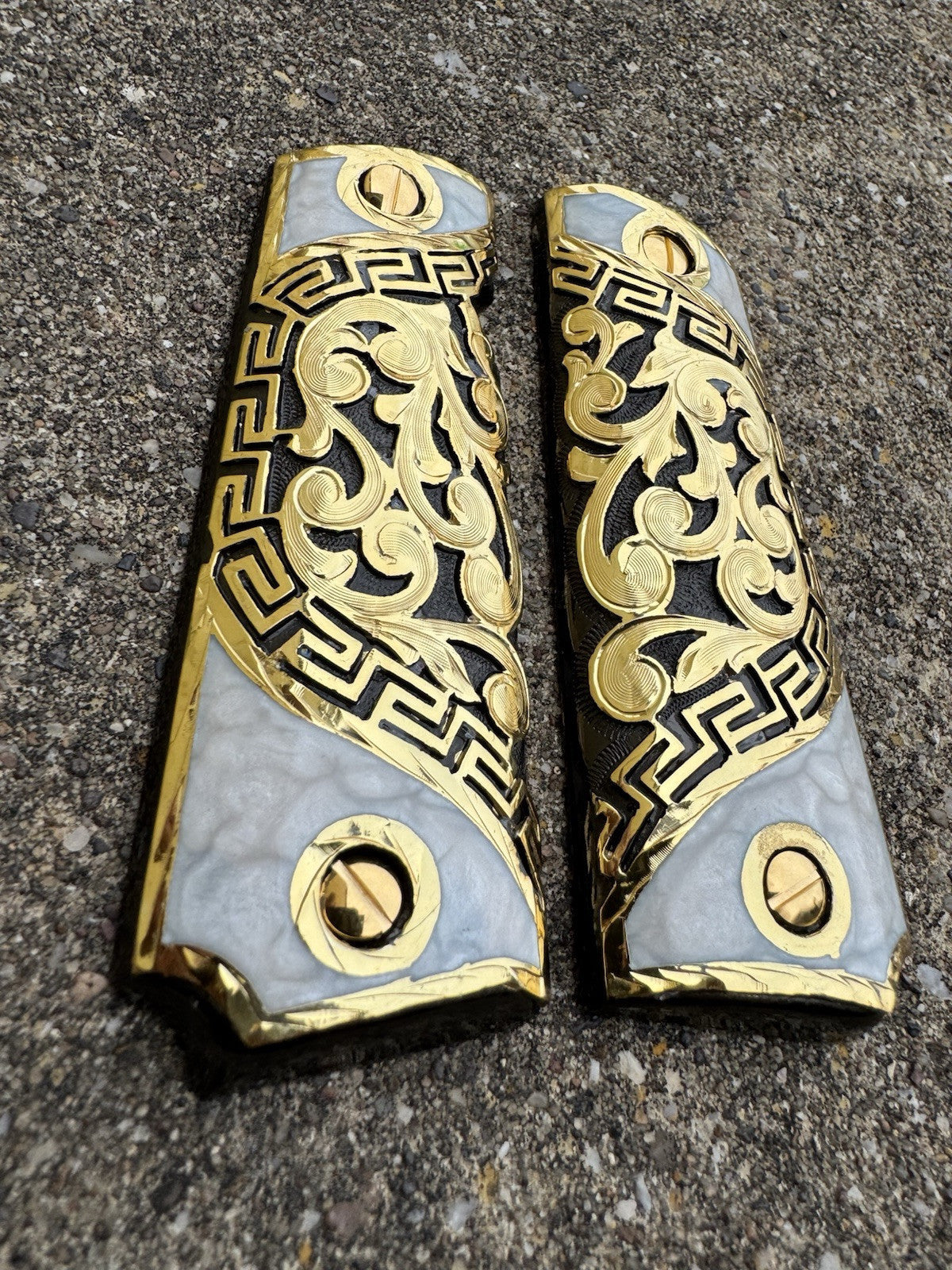 1911 45 38 Super Full Size Gold Gun Pistol Grip Cachas Chapeado & 24K Screws