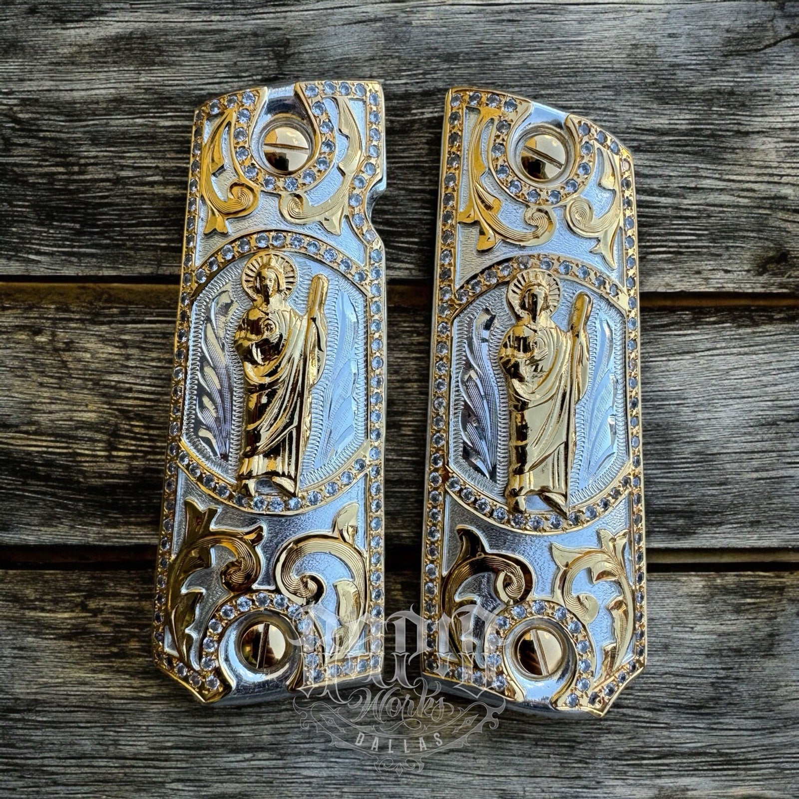 1911 ZIRCONIA 45 38 SUPER COLT SAN JUDAS GOLD GUN PISTOL GRIP CACHAS & 24KSCREW