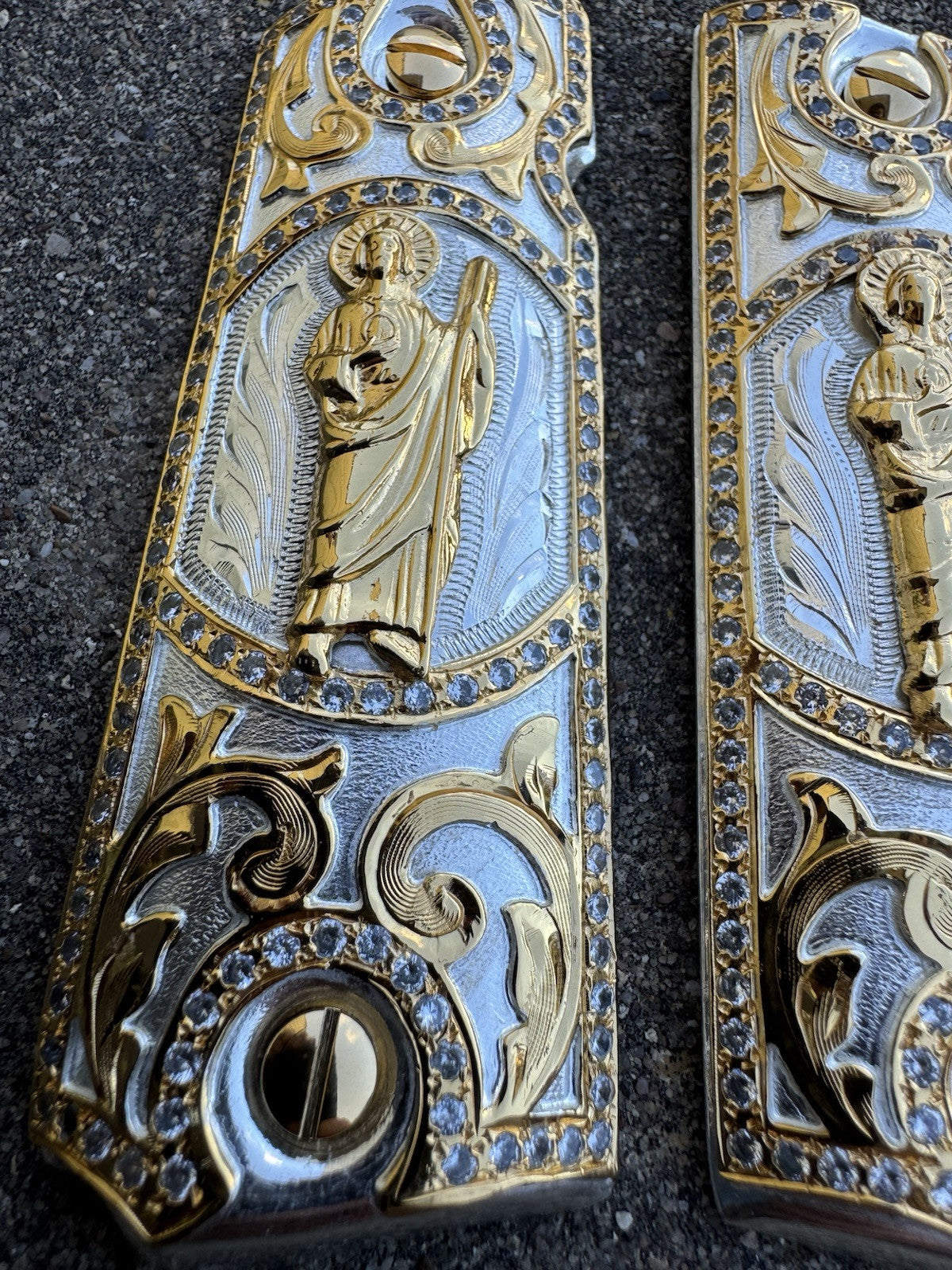 1911 ZIRCONIA 45 38 SUPER COLT SAN JUDAS GOLD GUN PISTOL GRIP CACHAS & 24KSCREW