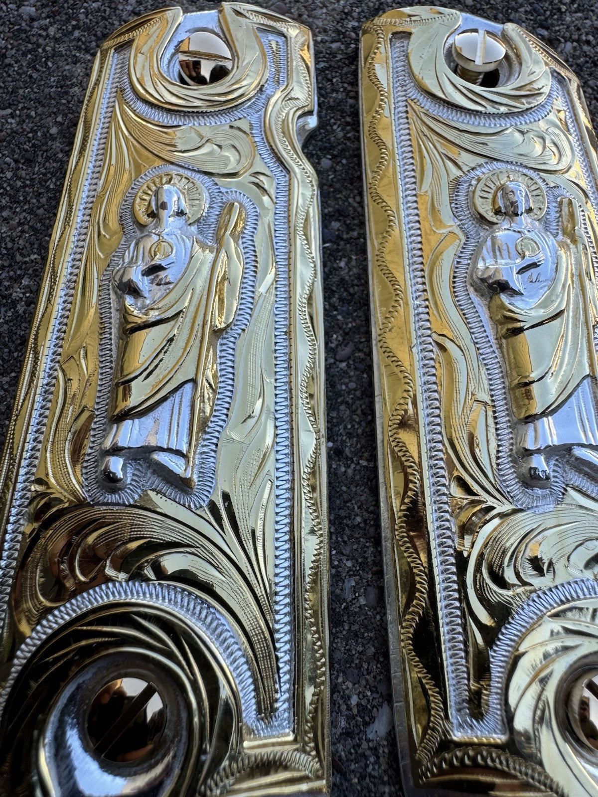 1911 Full Size 45 38 Super San Judas Gold Gun Pistol Grip Cachas & 24K Screws