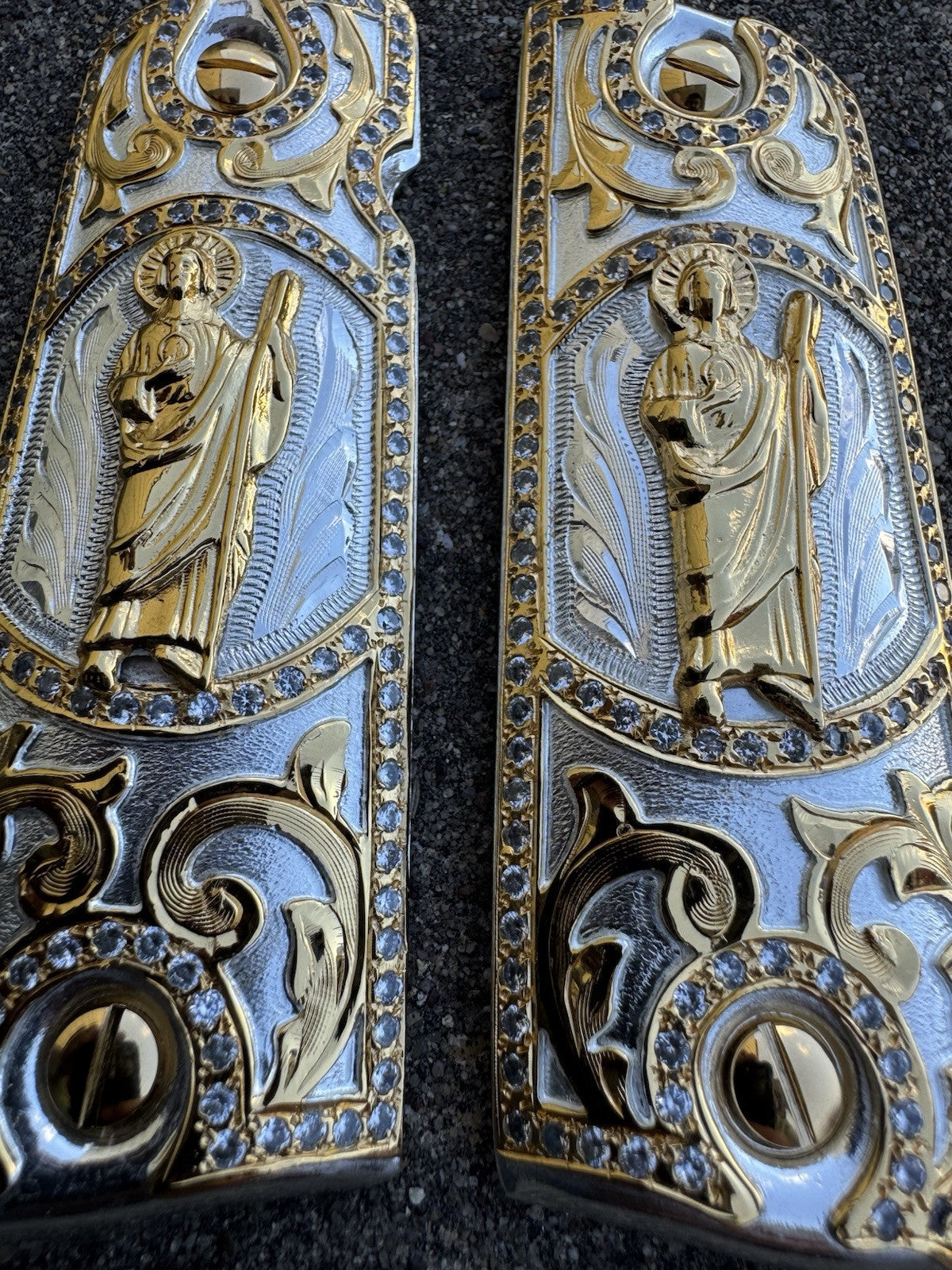 1911 ZIRCONIA 45 38 SUPER COLT SAN JUDAS GOLD GUN PISTOL GRIP CACHAS & 24KSCREW