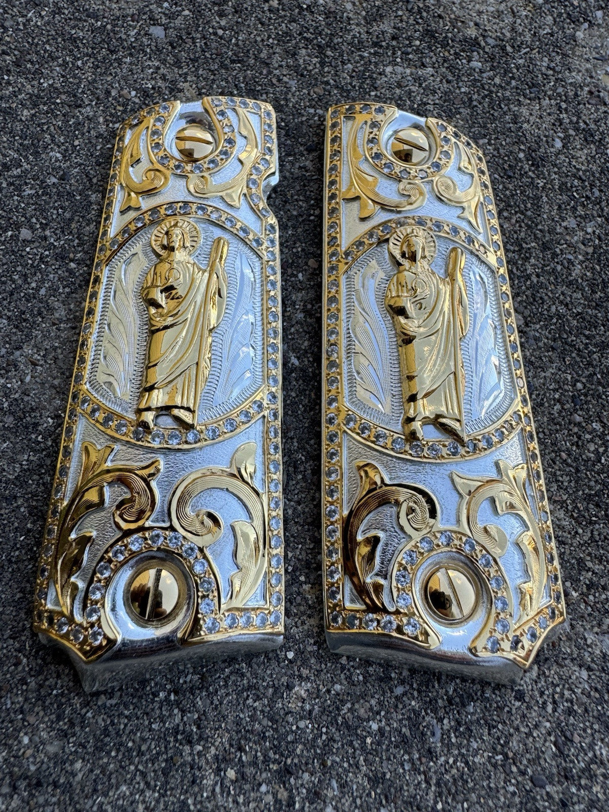 1911 ZIRCONIA 45 38 SUPER COLT SAN JUDAS GOLD GUN PISTOL GRIP CACHAS & 24KSCREW