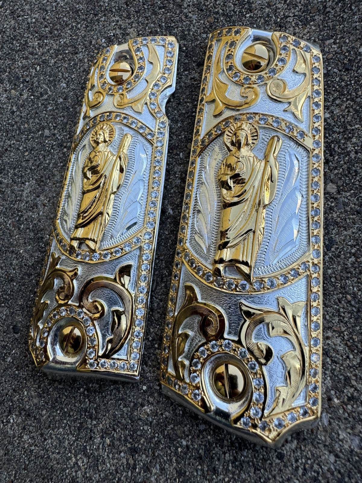 1911 ZIRCONIA 45 38 SUPER COLT SAN JUDAS GOLD GUN PISTOL GRIP CACHAS & 24KSCREW