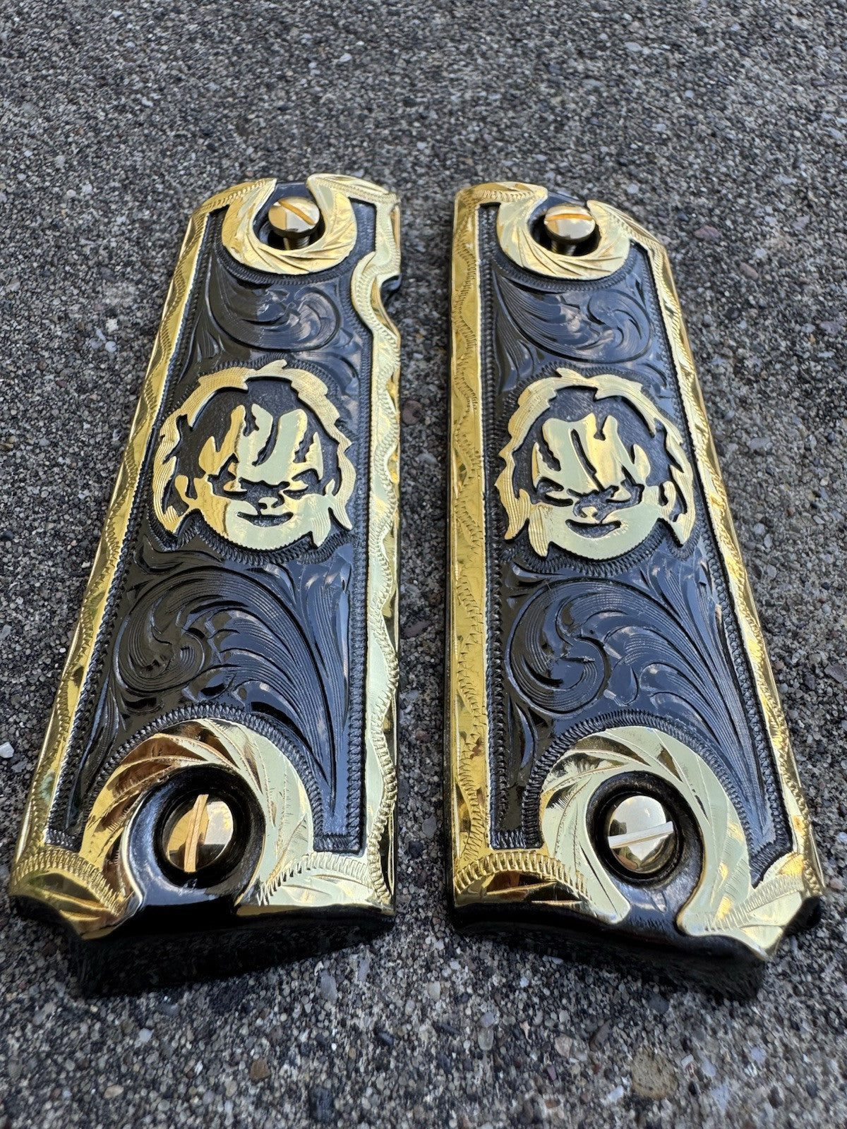 1911 45 38 Super Full Size Chucky Gold Gun Pistol Grip Cachas & 24K Screws